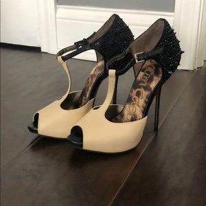 Never worn beautiful heels
